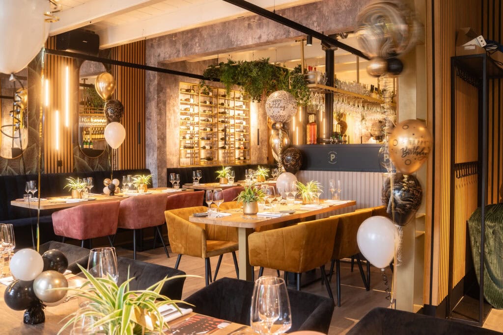 Vieren bij restaurant Proto