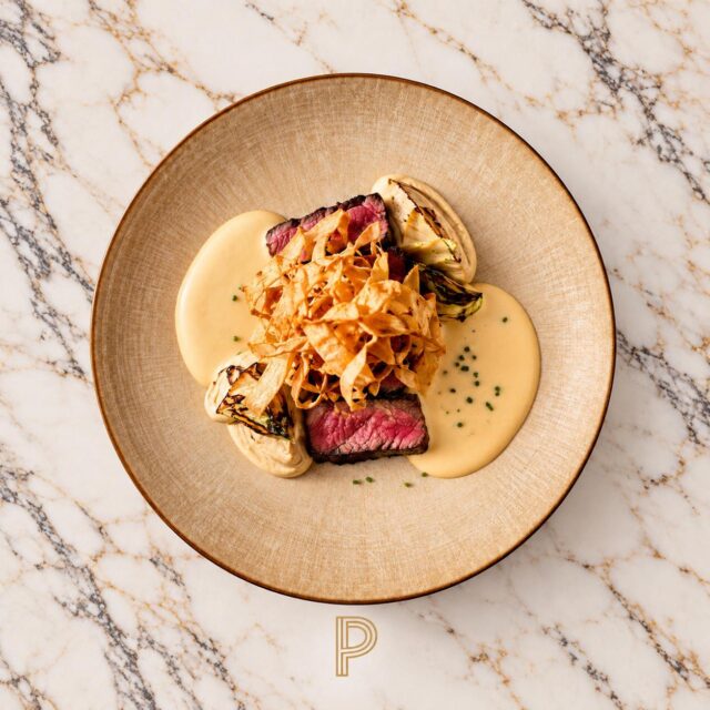 OSSENHAAS
Ossenhaas tournedos, topinamboerpuree, artisjok, foyot-schuim, pastinaak crisps

#lunch #diner #borrel #groep
